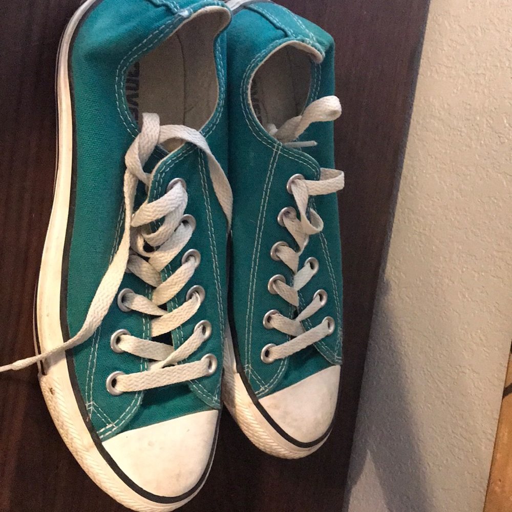 Women’s teal converse
